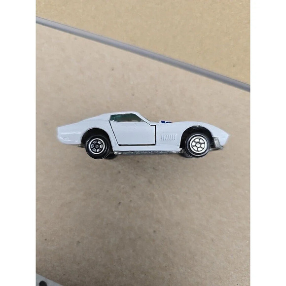 Yatming Chevy Corvette Stingray w/ American Flag No. 1065 1979 Vintage Die cast - Picture 6 of 8